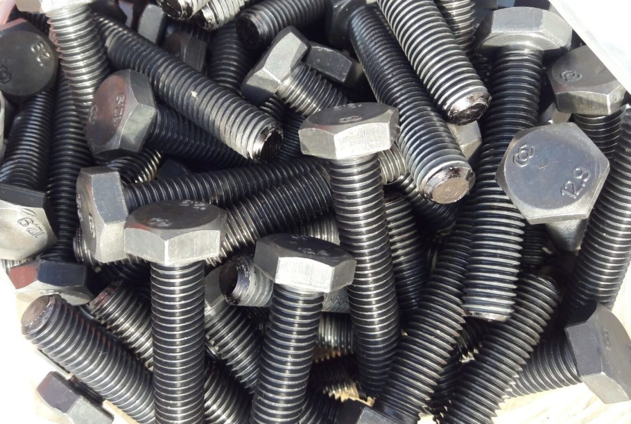 Болт высокопрочный 12.9 м12