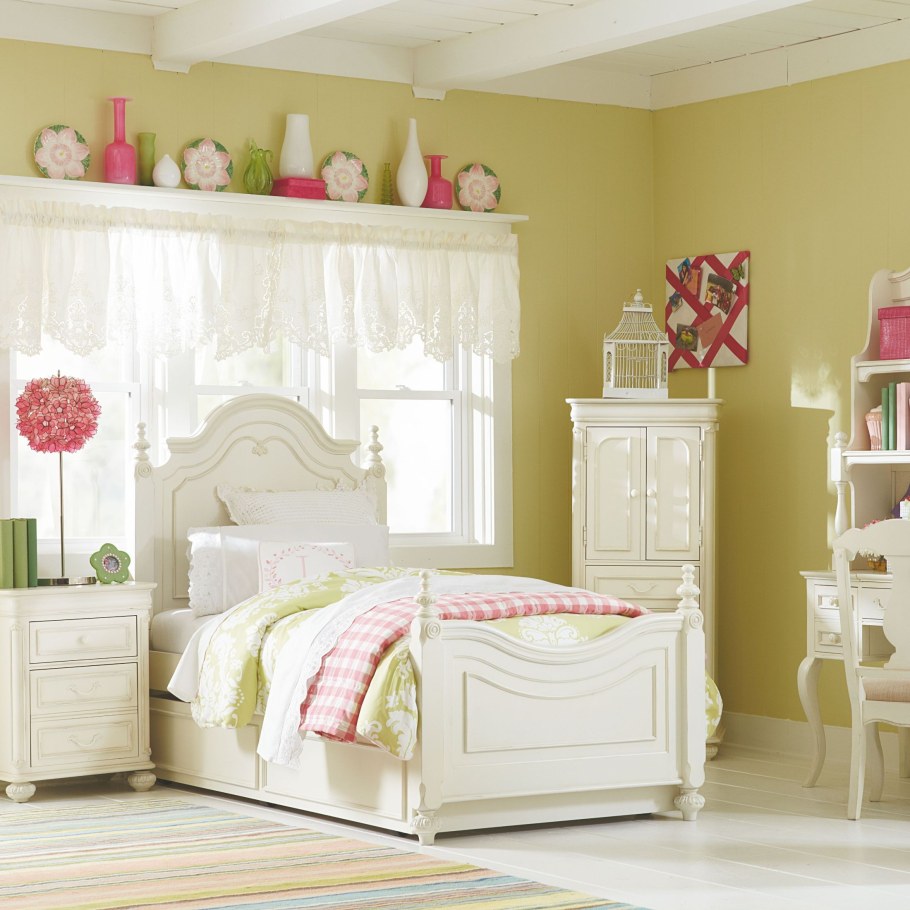 Спальный гарнитур для девочки