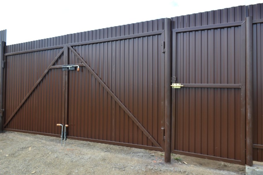 Ворота распашные с калиткой 2000*2200мм