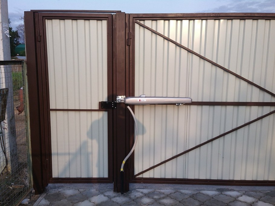 Автоматические распашные ворота