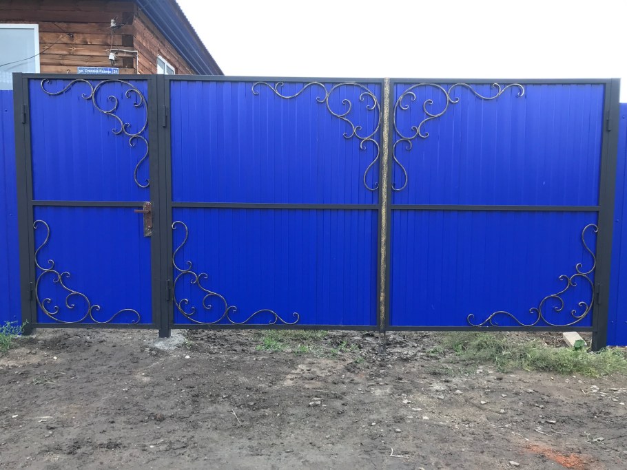 Ворота распашные с узорами