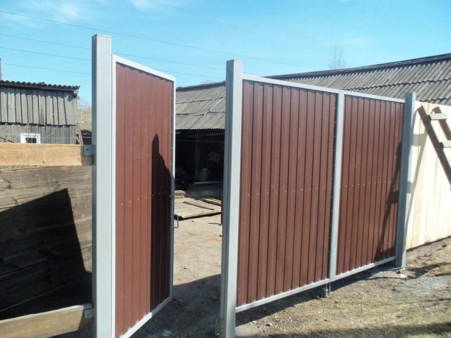 Ворота из профнастила в рамке