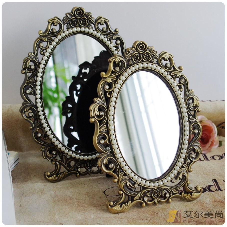 Anna sui зеркало