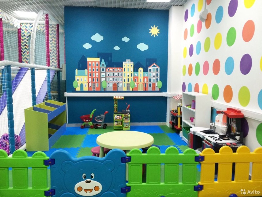 Детская комната с игровой зоной