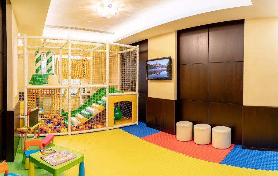 Детская зона в торговом центре