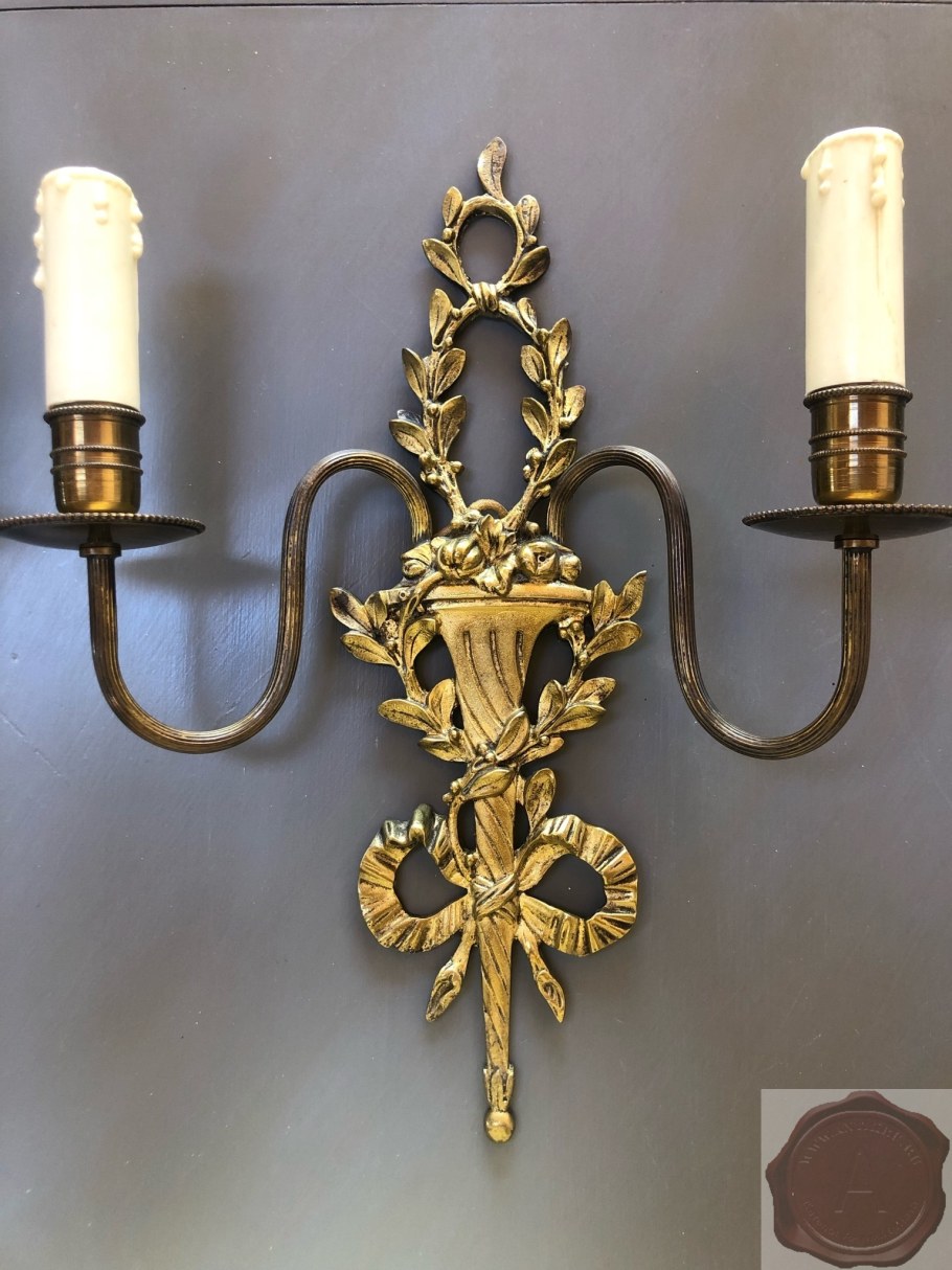 Бронзовый крючок для люстры