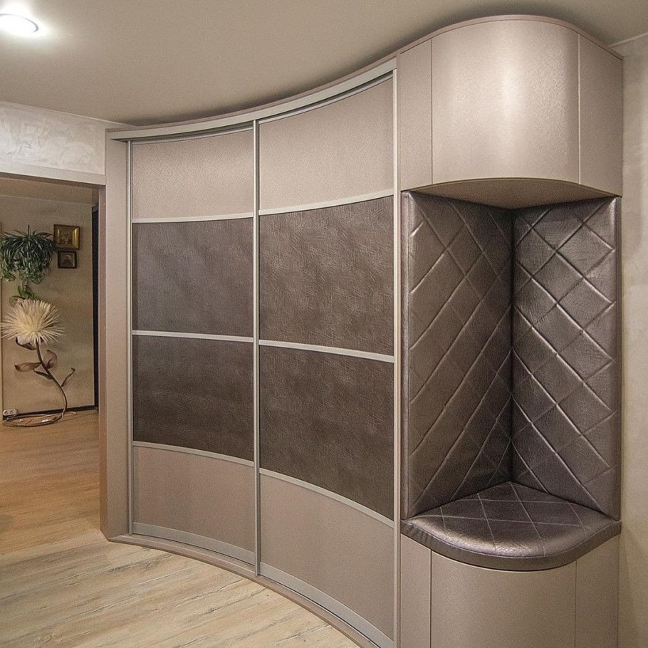 Радиусный шкаф в прихожую