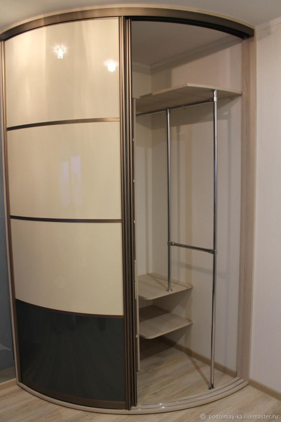 Радиальный шкаф купе