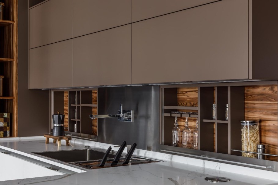 Запасница Джулия Новарс