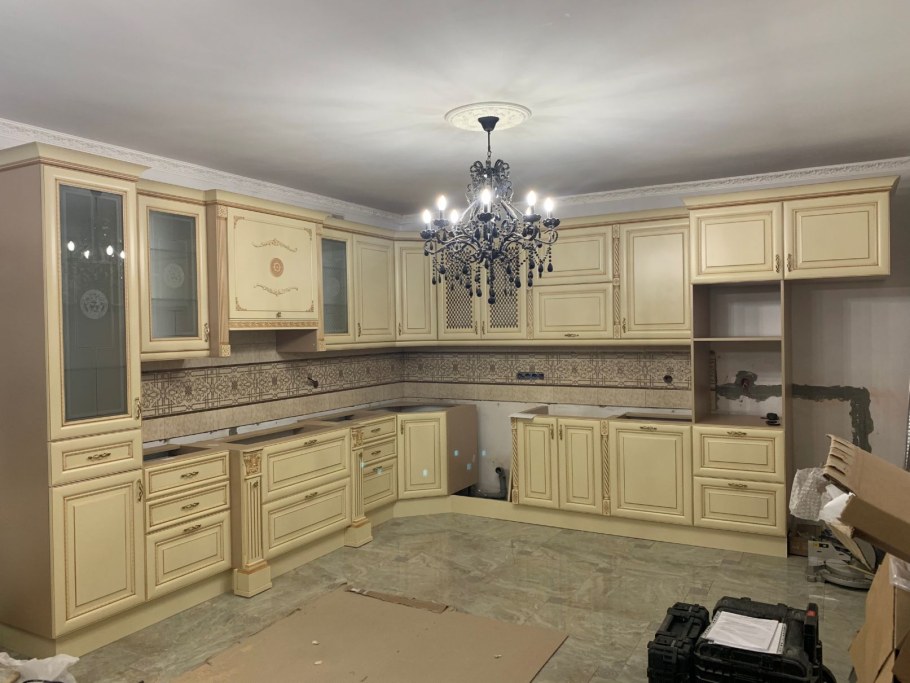 Кухня из массива ольхи