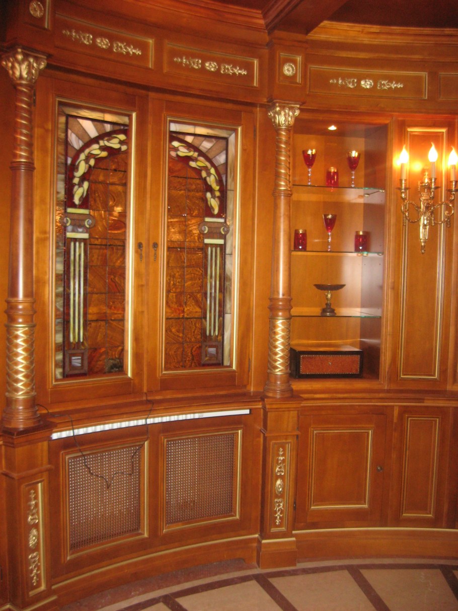 Шкаф из массива ольхи