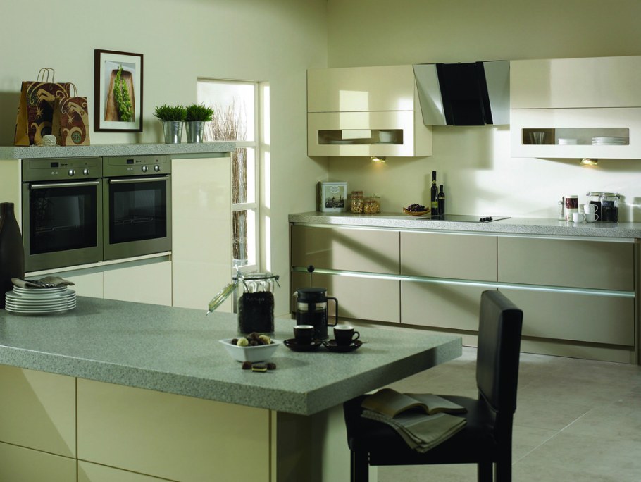 Серый и кофейный в интерьере кухни