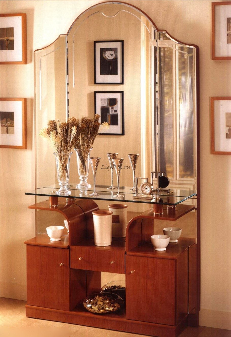 Тумбочка с зеркалом