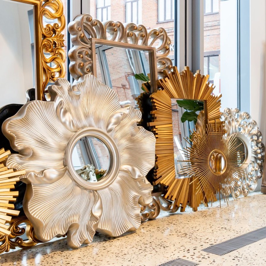 Настенное зеркало Виола Голд золотого цвета