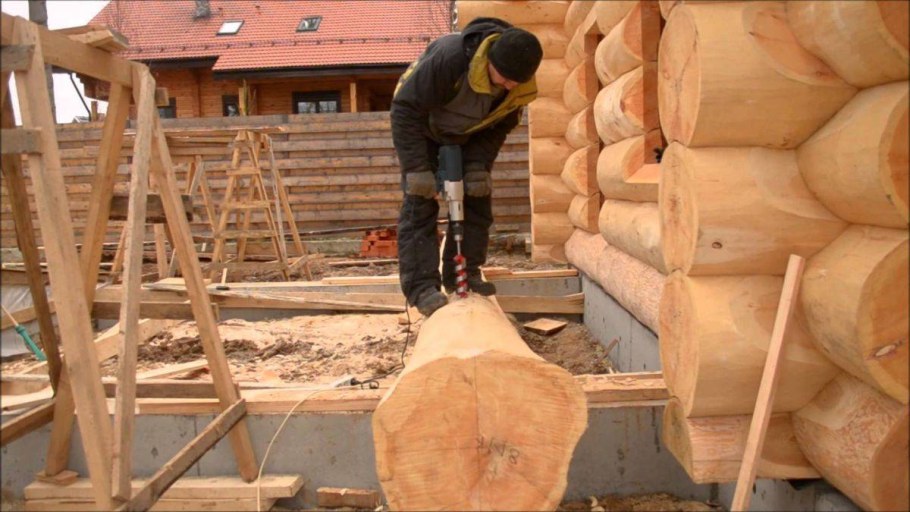 Сборка бревенчатого сруба