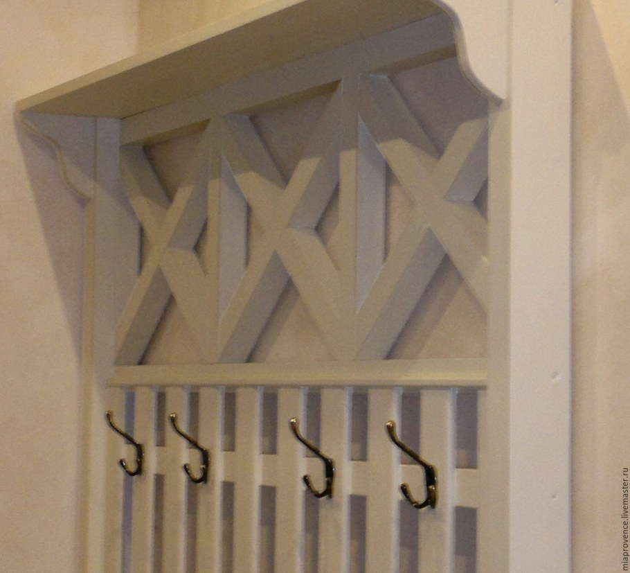 Прихожая с крестами