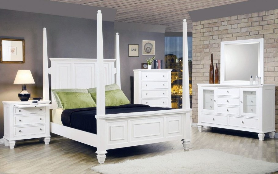 Белая деревянная мебель