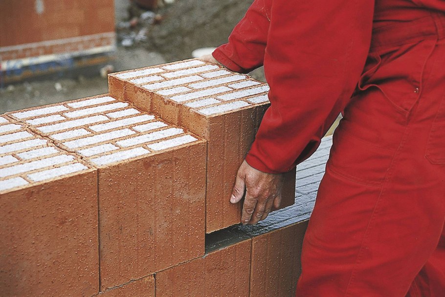 Кладка кирпича