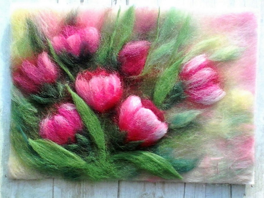 Картины из шерсти тюльпаны