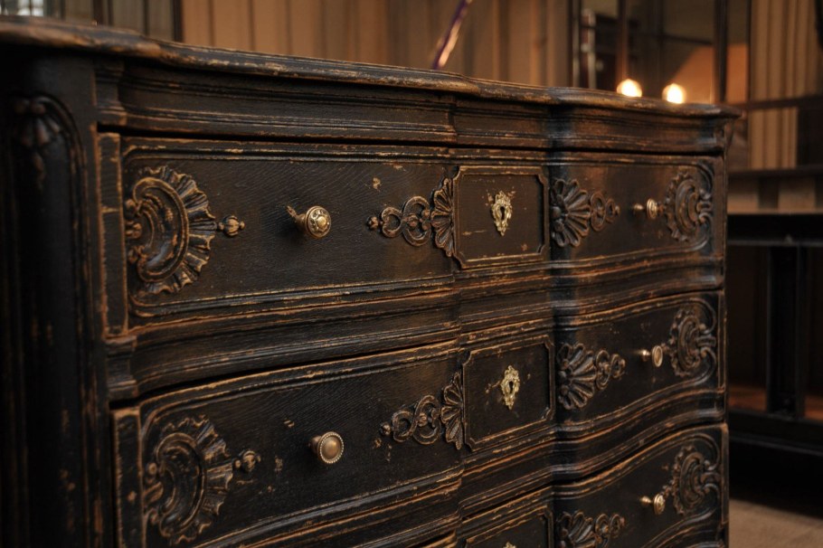 Антикварный комод