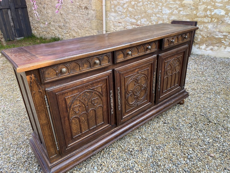 Антикварный комод в стиле неоготика под телевизор