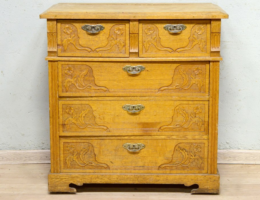 Старинные комоды из дуба