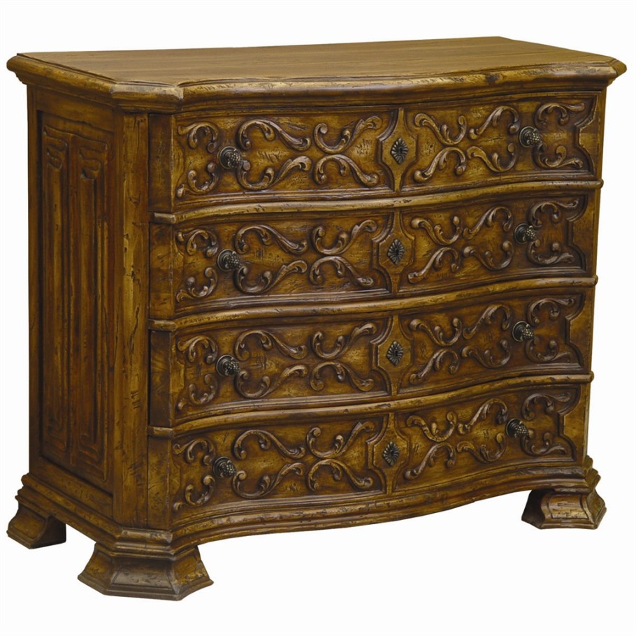 Старый деревянный комод