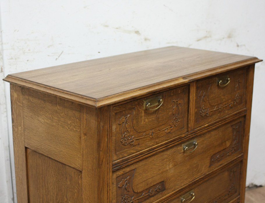 Старый дубовый комод