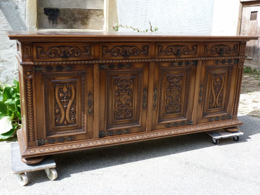 Резной комод -прилавок Ренессанс