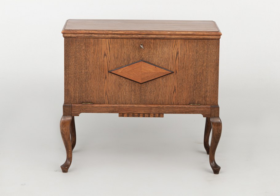 Антикварная тумбочка