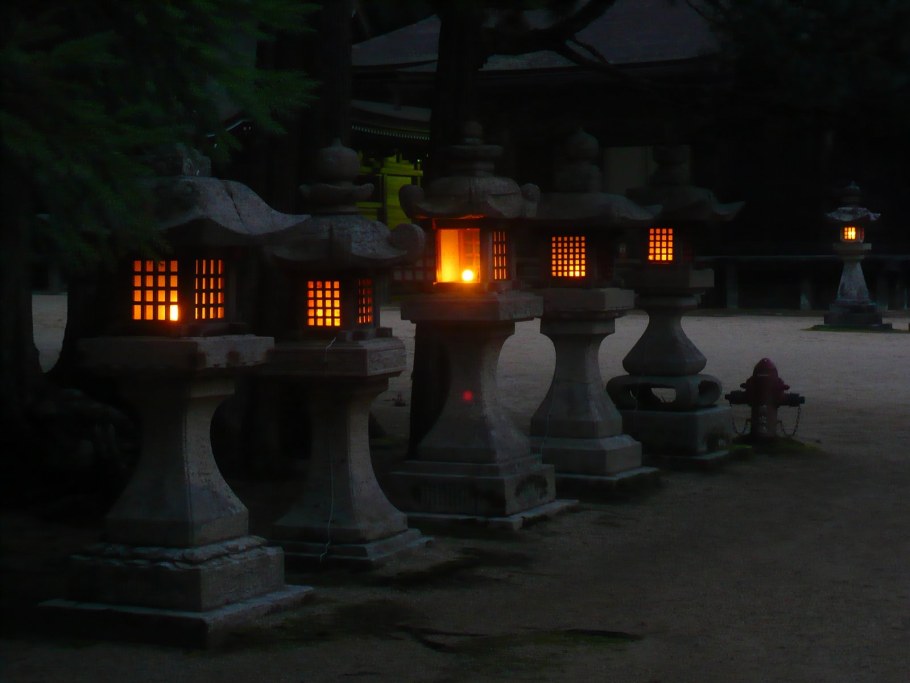 Фонарь Касуга Торо