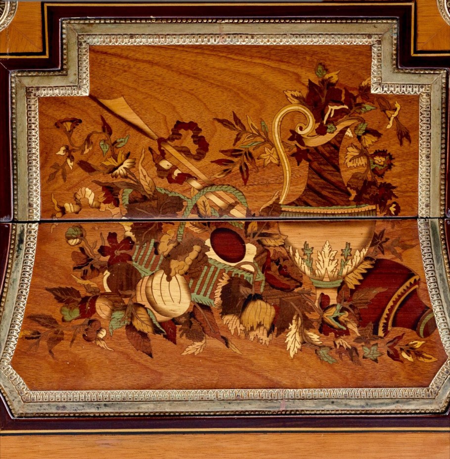 Художник, работающий в технике Маркетри Валерий Карасев (Vicar