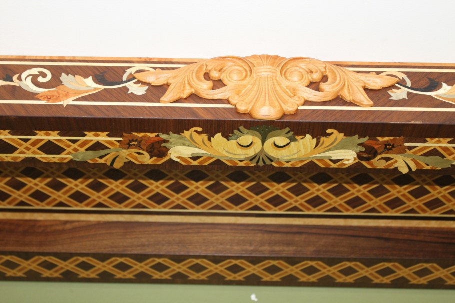 Карниз с Маркетри из дерева