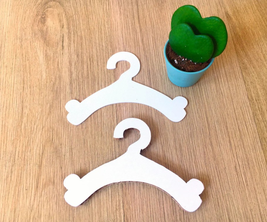 Где купить маленькие плечики для собачьей одежды