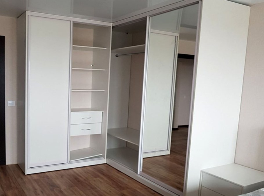 Угловой шкаф в спальню