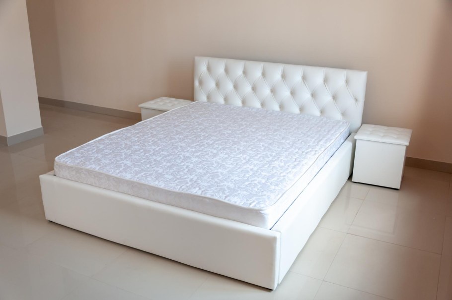Деконте кровати с матрасом