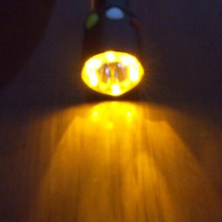 Фонарик с желтым светом