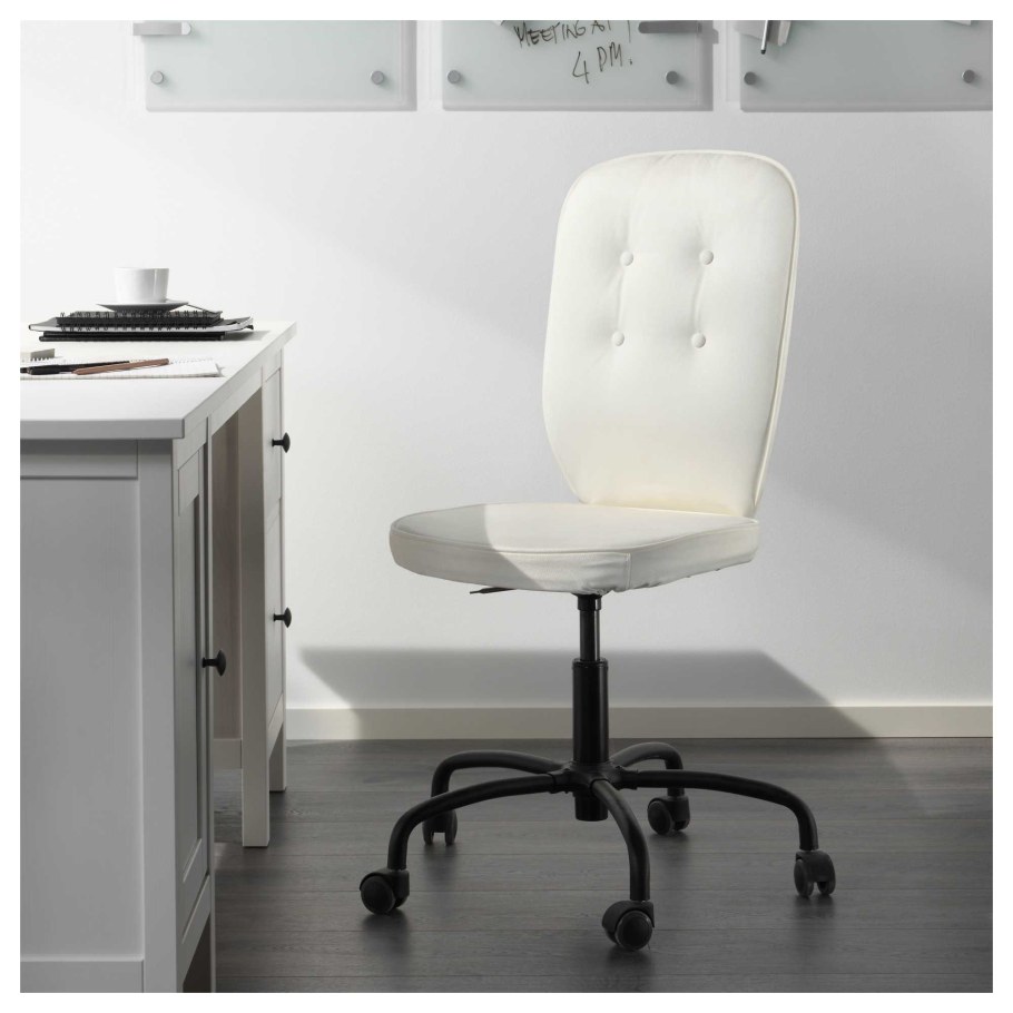 Компьютерное кресло икеа ЛИЛЛХОЙДЕН