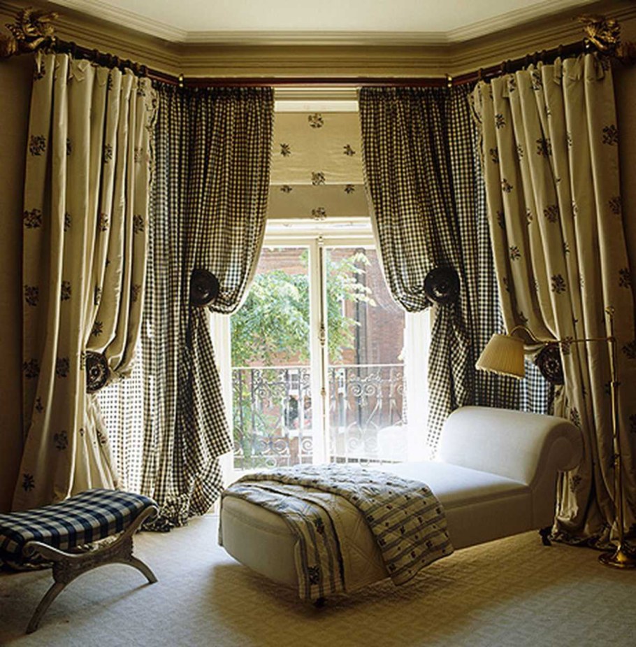 Шторы в эркере для спальни