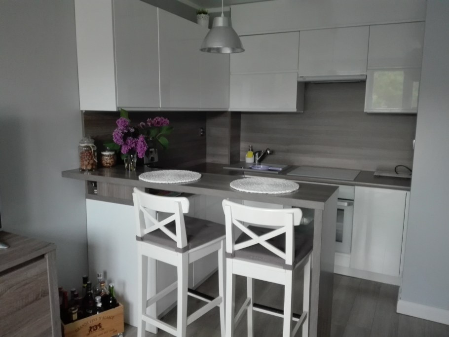 Угловая кухня икеа с барной стойкой