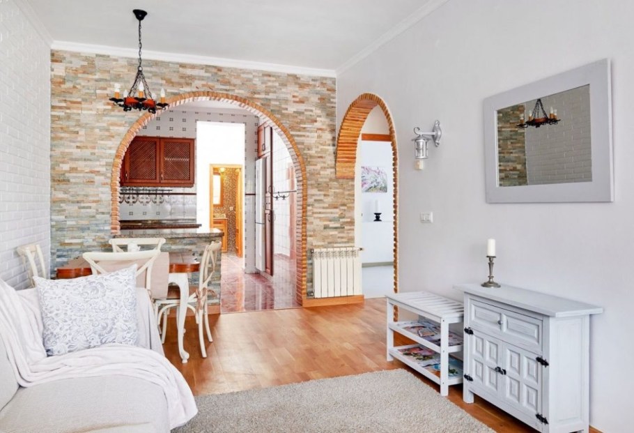 Декоративный кирпич для внутренней отделки арки в кухне фото дизайн