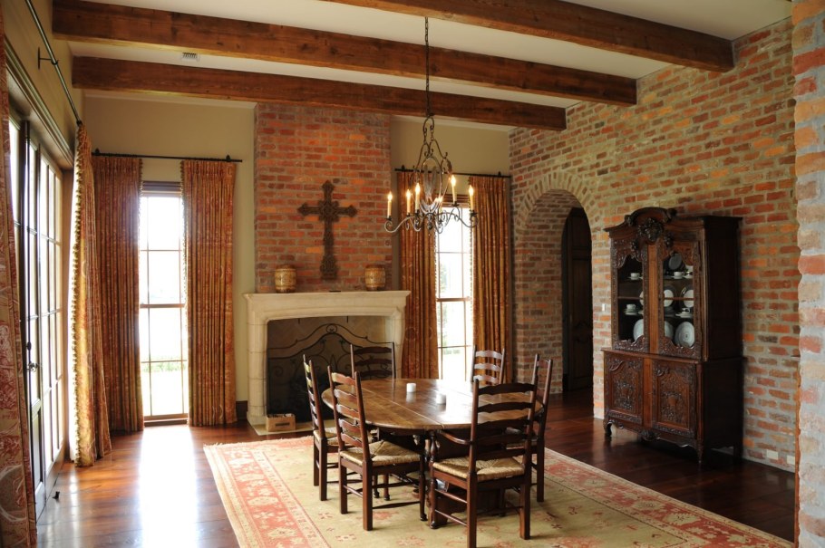 Старинный кирпичный дом интерьер