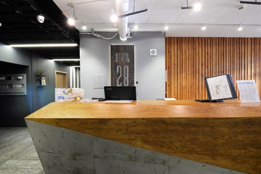 Ресепшн бетон дерево