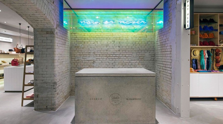 Бетонная стойка ресепшн