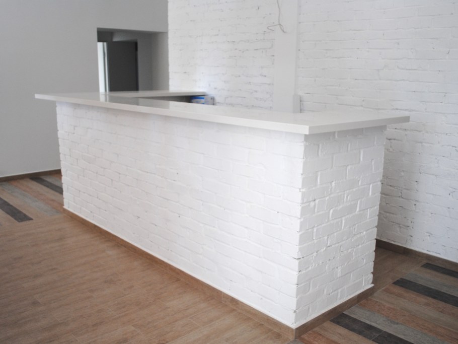 Ресепшн из кирпича