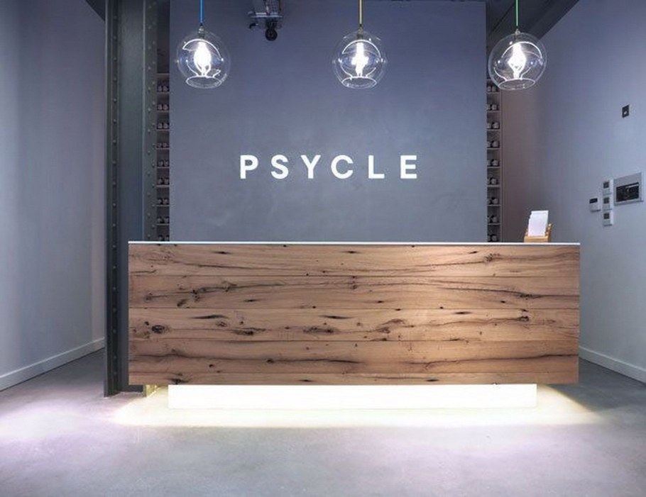 Стильная стойка ресепшн из дерева