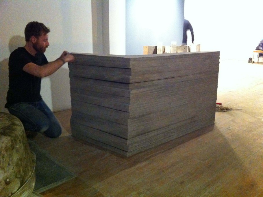 Бетонный ресепшн