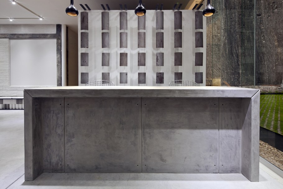 Бетонные барные стойки