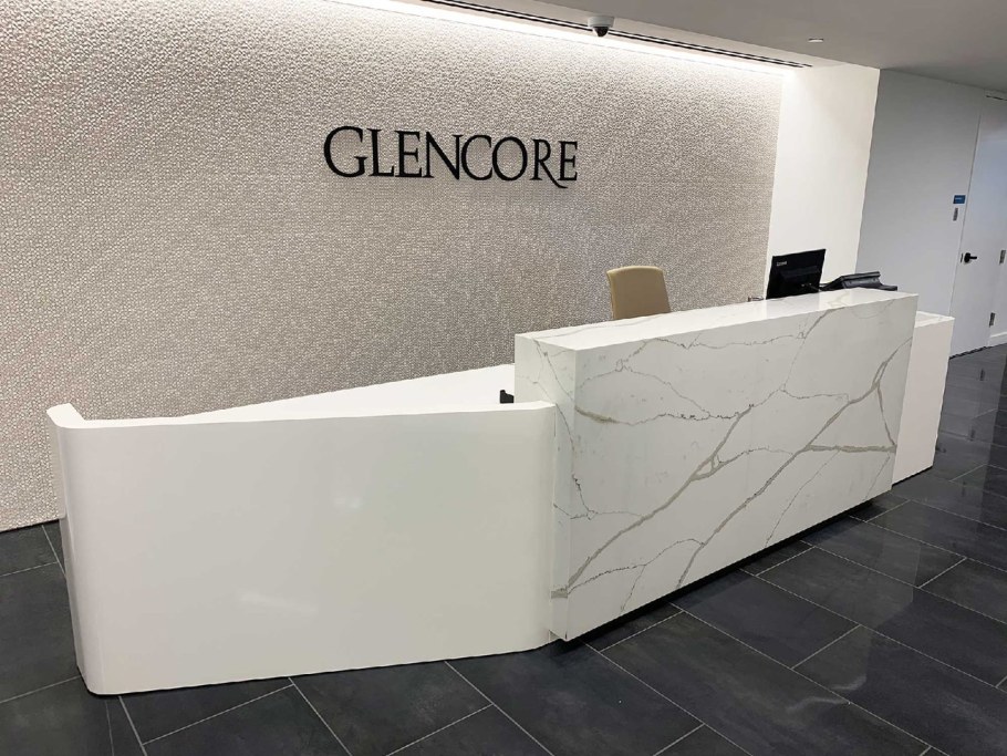 Ресепшн из камня