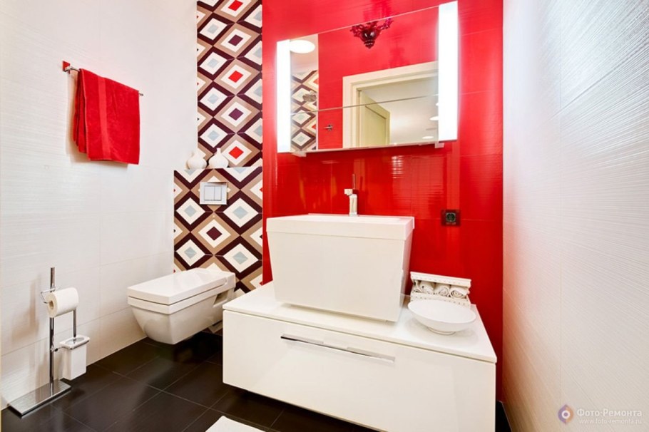 Красно белый туалет